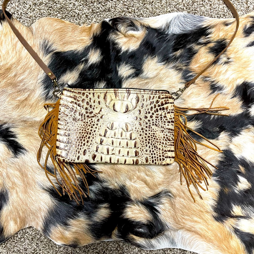 Gator cross body